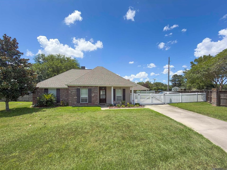 1st image of 18116 Lake Indigo Dr