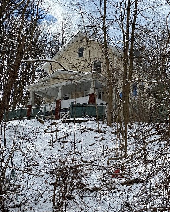 2nd image of 126 Spring St