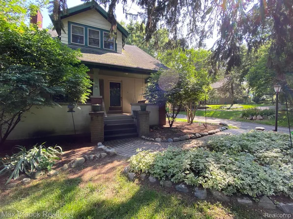 26285 W Forteen Mile Rd, Franklin, MI 48025
