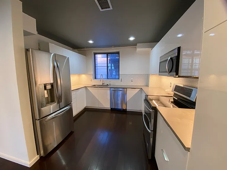 930 Acoma St #202 — Photo 8