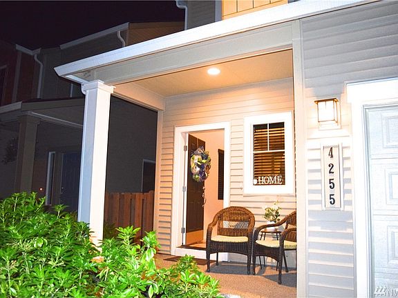4th image of 4255 R St NE