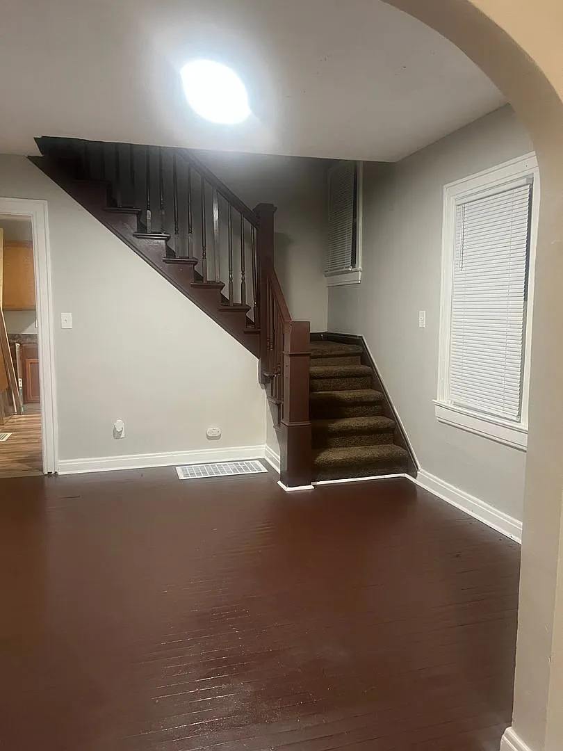 901 N Bradley Ave — Photo 1