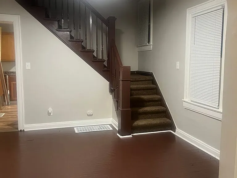 901 N Bradley Ave — Photo 1