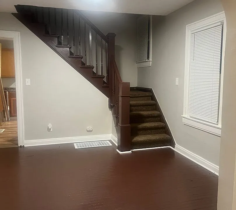 901 N Bradley Ave