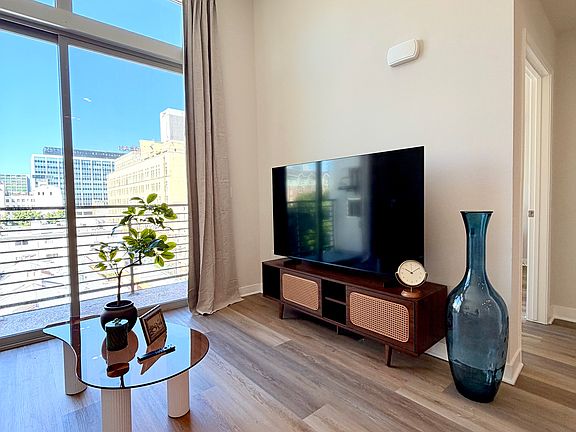 4th image of 748 Irolo St #302