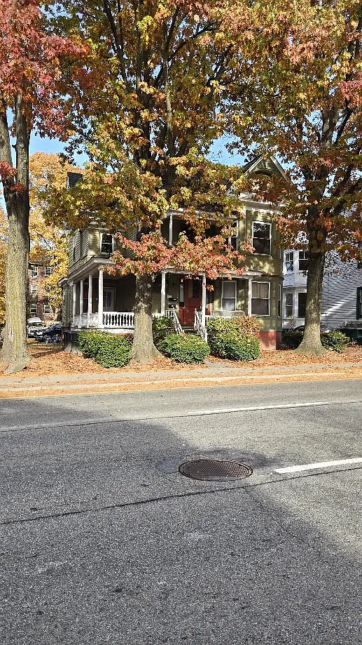 3 bed, 1100 sqft, $1,850 — Photo 3