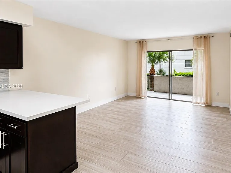 6904 N Kendall Dr #F305 — Photo 3