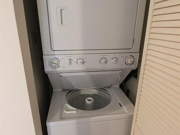 5th image of 3814 N Sheffield Ave APT 01E