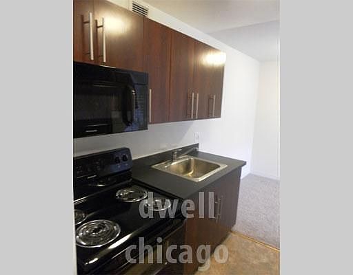 2nd image of 441 W Oakdale Ave APT 2A