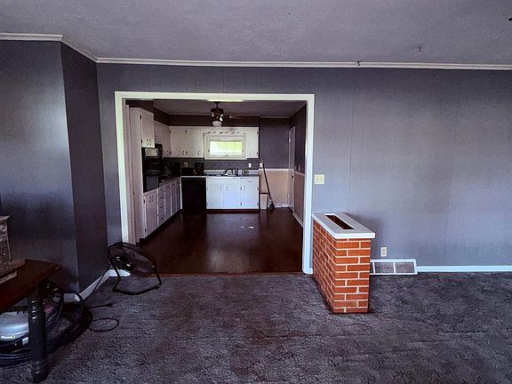 4th image of 707 S Broadway St