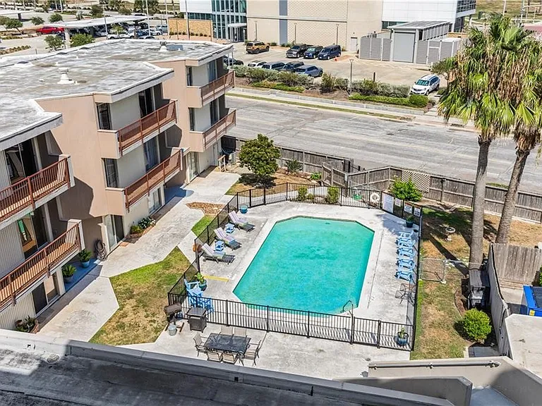 520 S Chaparral St #501 — Photo 32