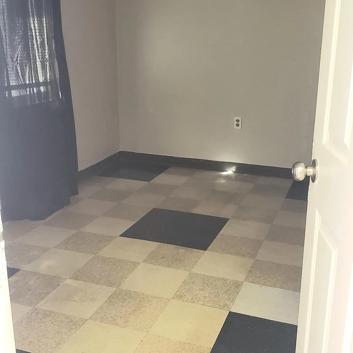 1 bed, 144 sqft, $500 — Photo 1
