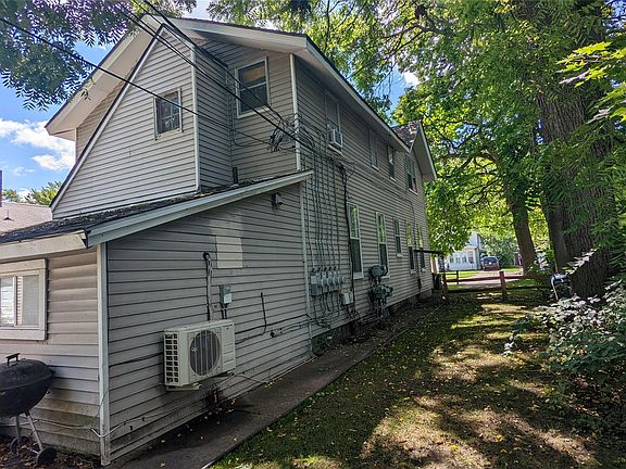 5th image of 104 Grand Ave