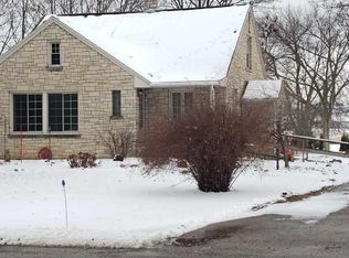 1480 Oakridge Rd, Neenah, WI 54956