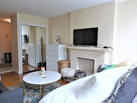 3rd image of 330 E 84th St #4W