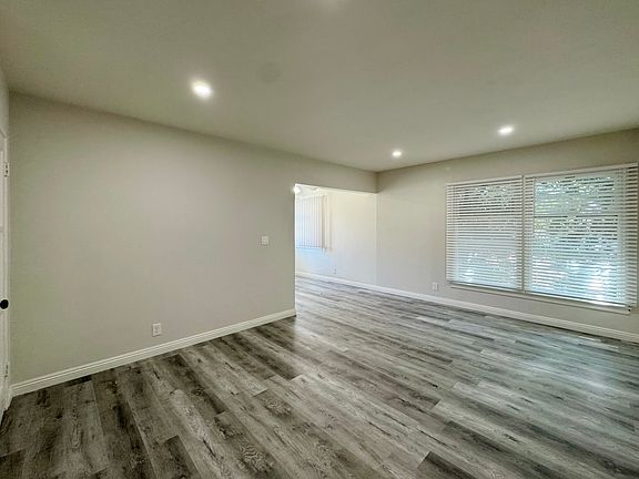 3rd image of 865 S Marengo Ave APT 5