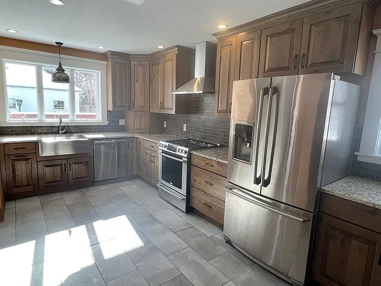 184 Hartford Ter — Photo 11