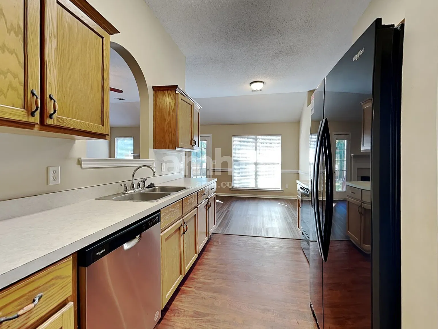 4 bed, 2.0 bath, 1685 sqft, $2,345 — Photo 4