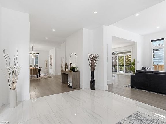 5th image of 817 King Rd