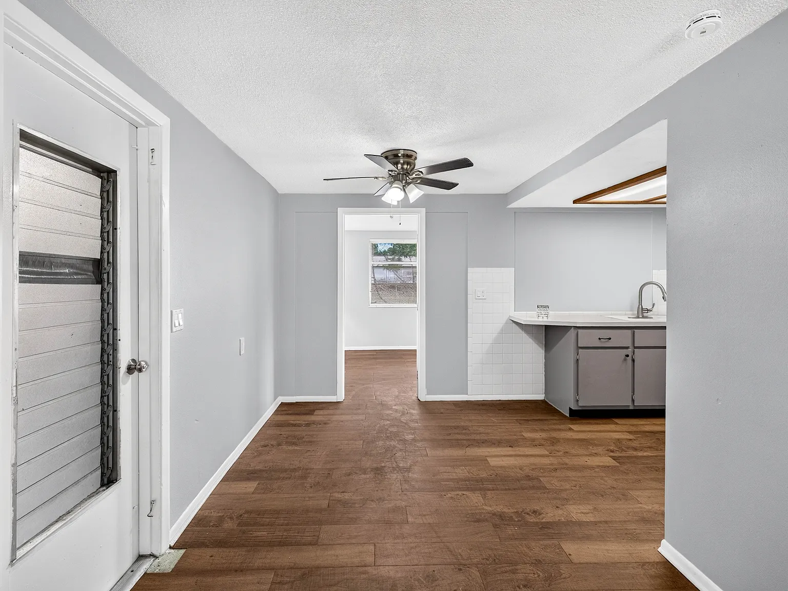 3 bed, 1035 sqft, $1,595 — Photo 4