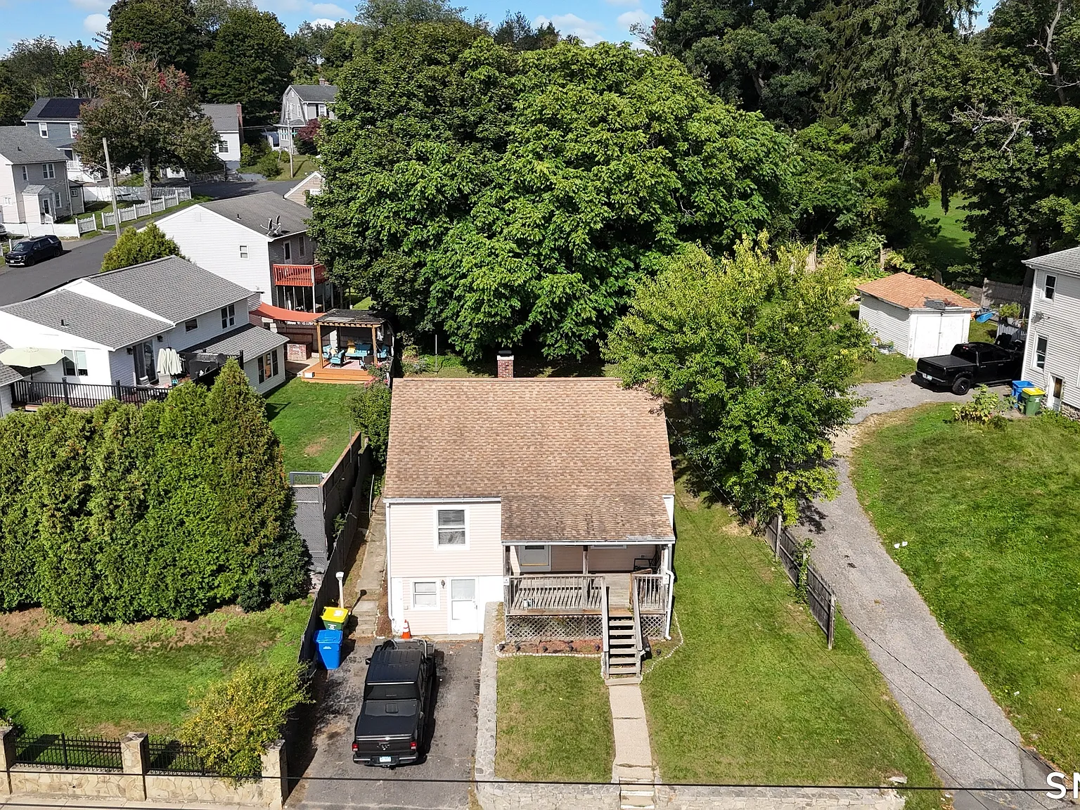 3 bed, 1.5 bath, 1080 sqft, $2,350 — Photo 2