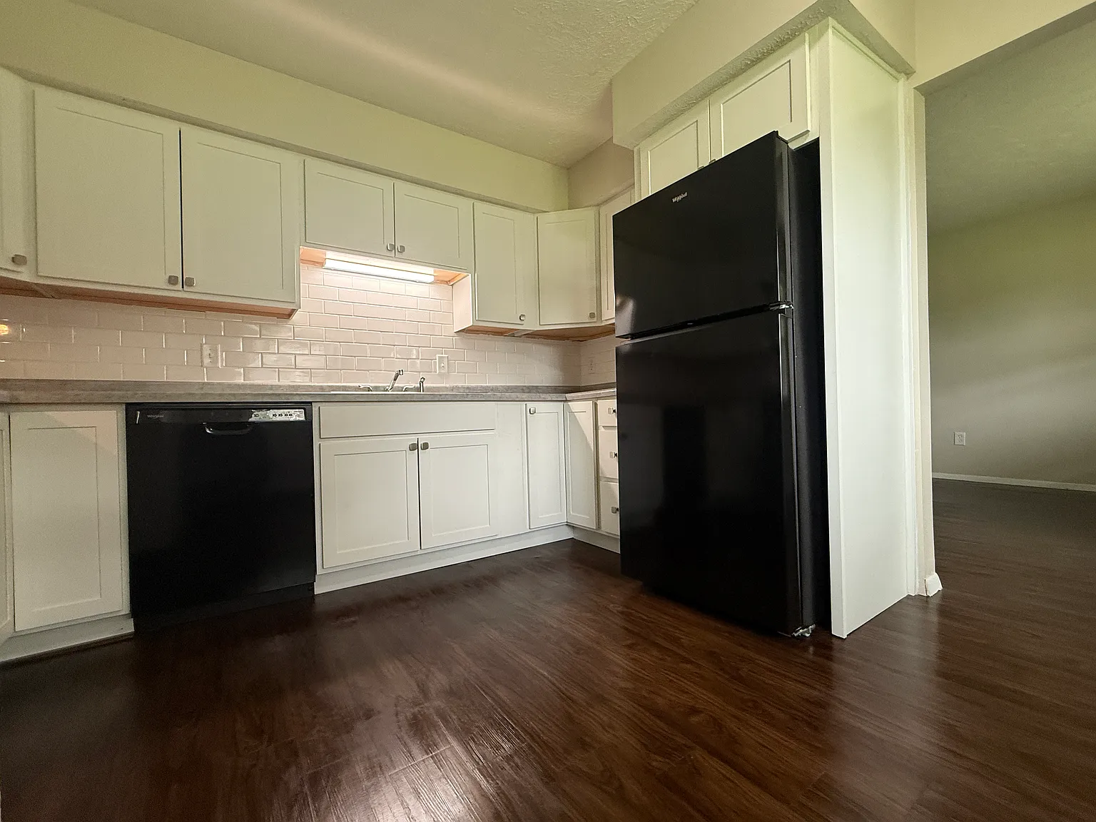 2 bed, 900 sqft, $1,350 — Photo 4