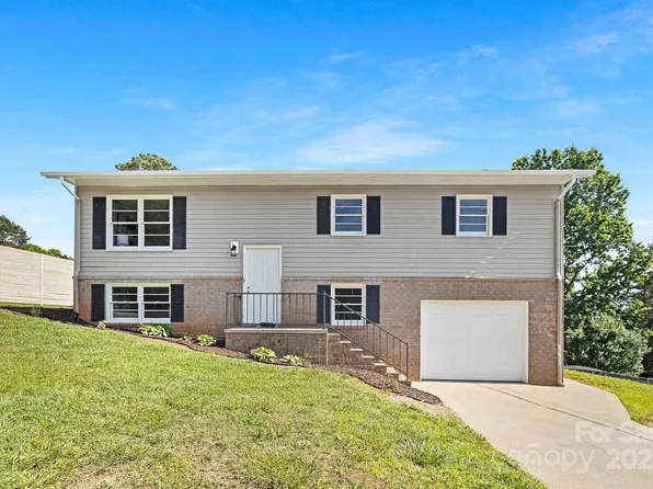 4405 Landing Ct, Hickory, NC 28602