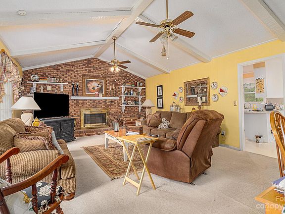 5th image of 2432 Montrose Dr