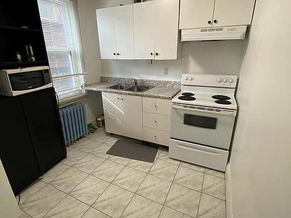 4th image of 46 Rockcliffe Blvd