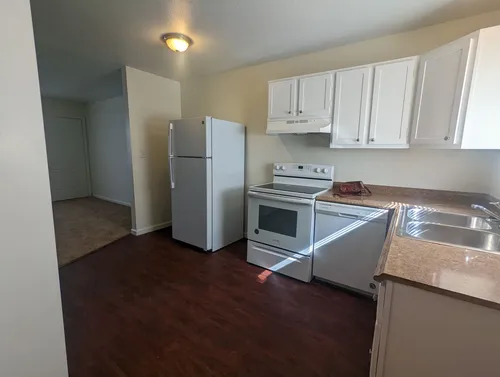 2 Bedroom 1 Bathroom Apartment w/ Washer/Dryer hookups Photo 1