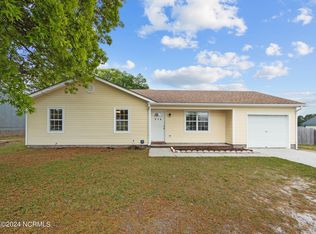 516 Sand Ridge Rd, Hubert, NC 28539