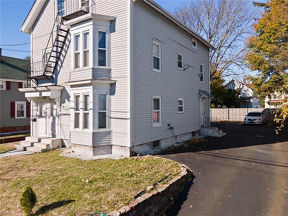 3rd image of 803-805 Weeden St