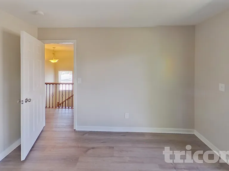 4470 Hollyridge Dr — Photo 7