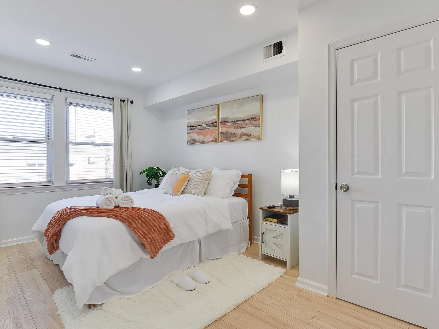 2 bed, 800 sqft, $2,100 — Photo 2