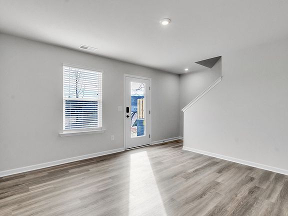 3rd image of 1271 Forestbrook Ln