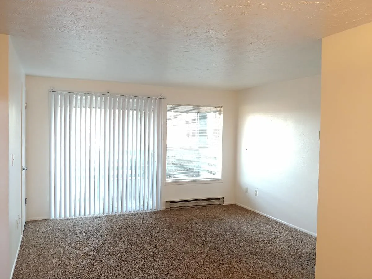 Building Photo - 921 SE Klemgard St #D4