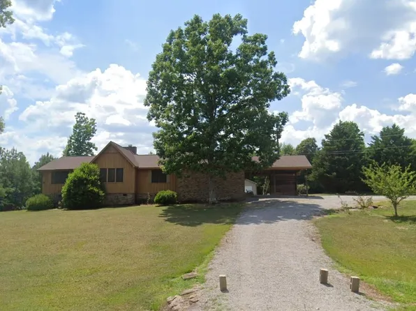 142 Pinion Dr, Phil Campbell, AL 35581