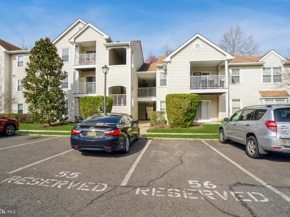 325 Walden Cir, Robbinsville, NJ 08691