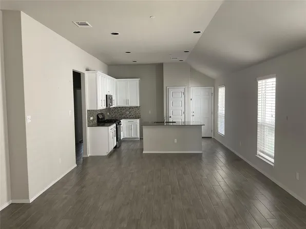 2800 NE Joe Dimaggio Lane St #99, Round Rock, TX 78665