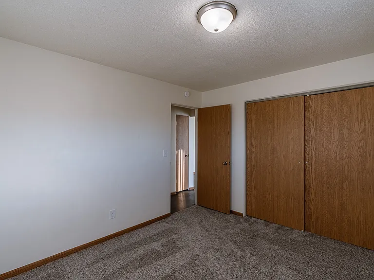Fargo, ND North Manor Apartments | Bedroom