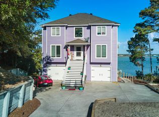 8718 Emerald Plantation Rd, Emerald Isle, NC 28594