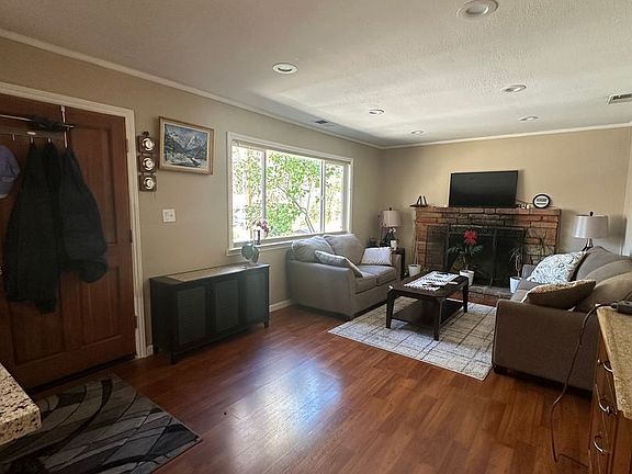 5th image of 2532 Elwood Ave