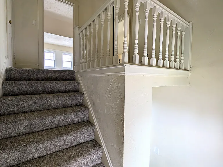 1041 Franklin Ave — Photo 20