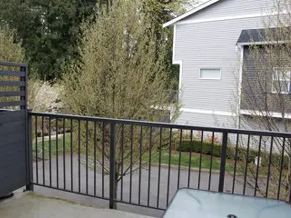 2 bedroom rental in Surrey — photo 13