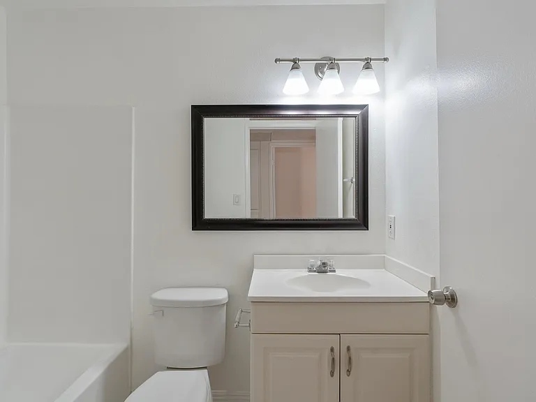 Unit 12: bathroom