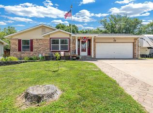 10 Gardenview Dr, Saint Peters, MO 63376