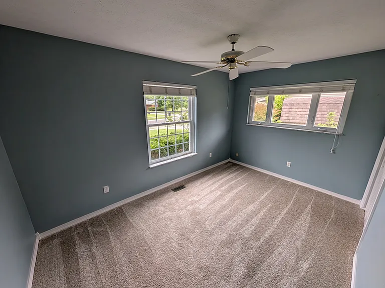 698 Liberty Ln — Photo 14