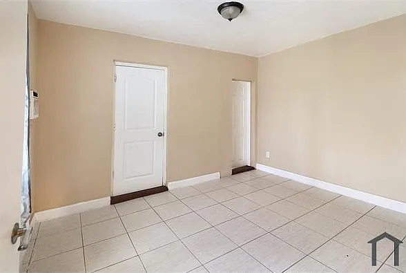 1752 SW 70th Way — Photo 6