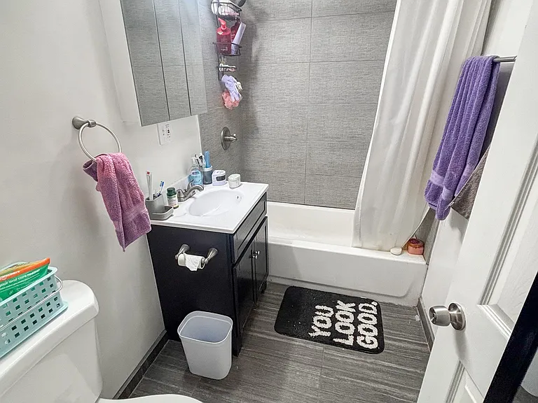 2222 N. Kenmore Ave. — Photo 8