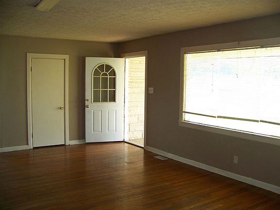 4th image of 296 Carriewood Dr